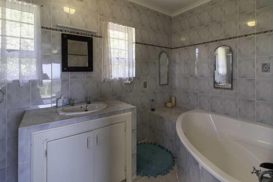 7 Bedroom Property for Sale in West Beach Eastern Cape